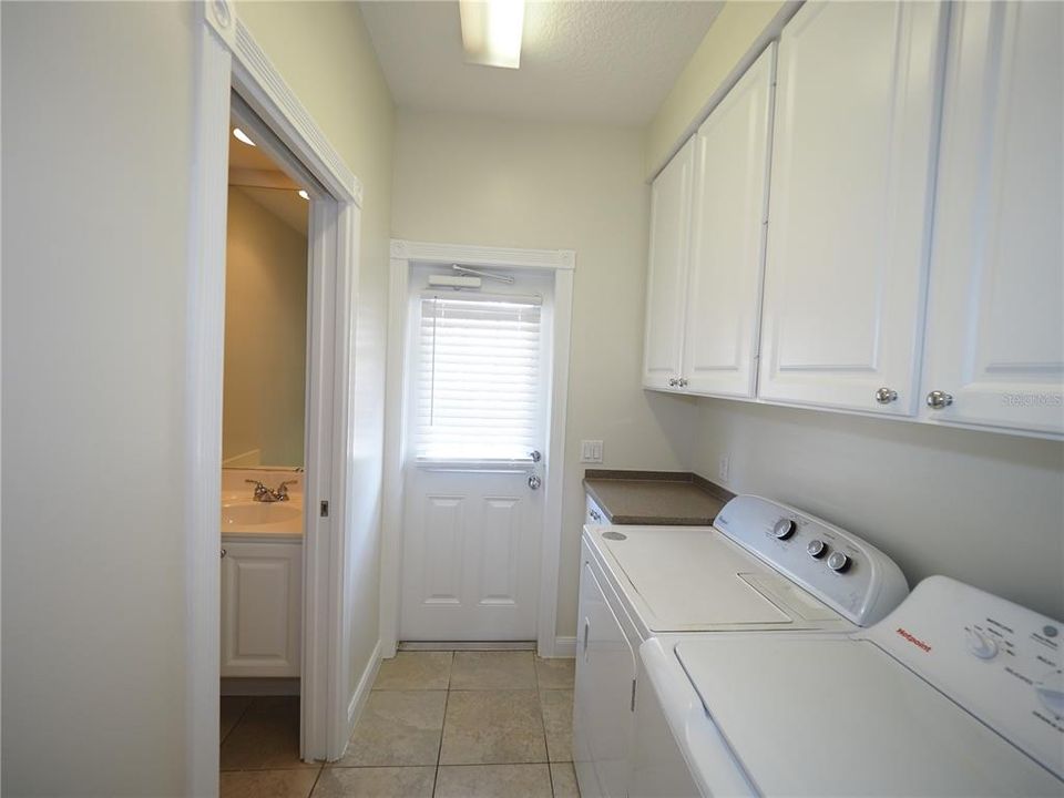 Active With Contract: $325,000 (3 beds, 2 baths, 1652 Square Feet)