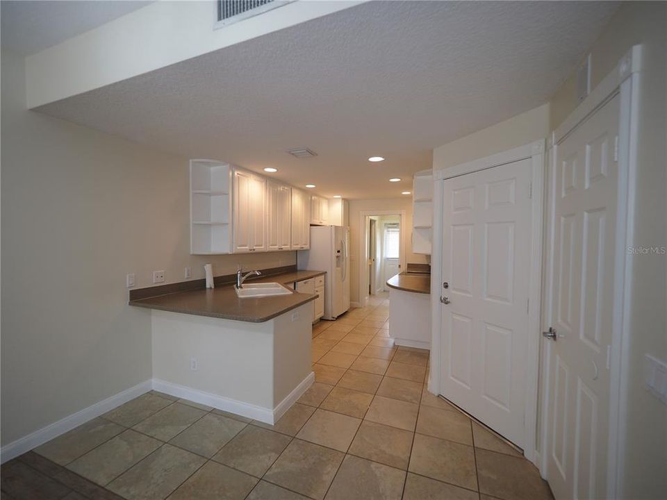 Active With Contract: $325,000 (3 beds, 2 baths, 1652 Square Feet)