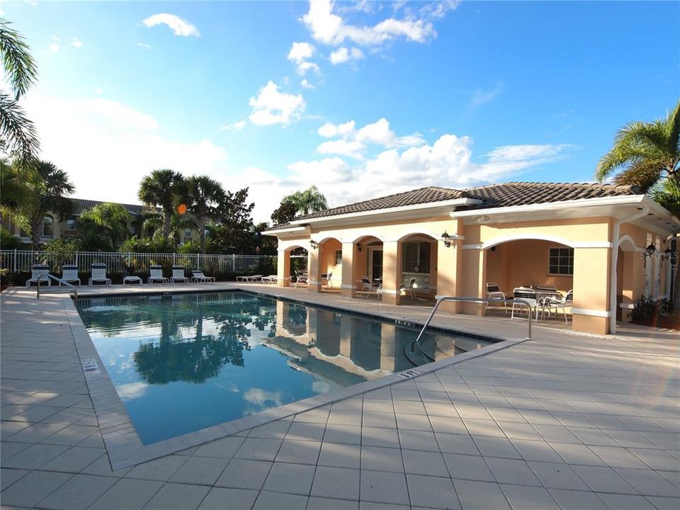 Active With Contract: $325,000 (3 beds, 2 baths, 1652 Square Feet)