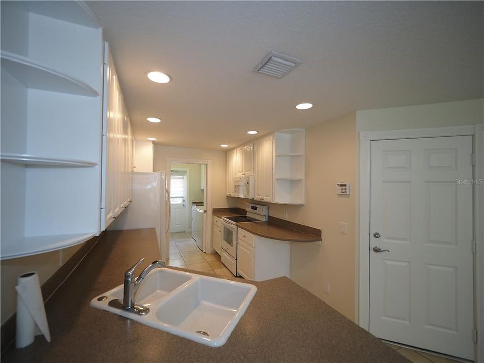 Active With Contract: $325,000 (3 beds, 2 baths, 1652 Square Feet)