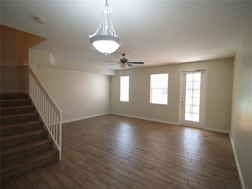 Active With Contract: $325,000 (3 beds, 2 baths, 1652 Square Feet)