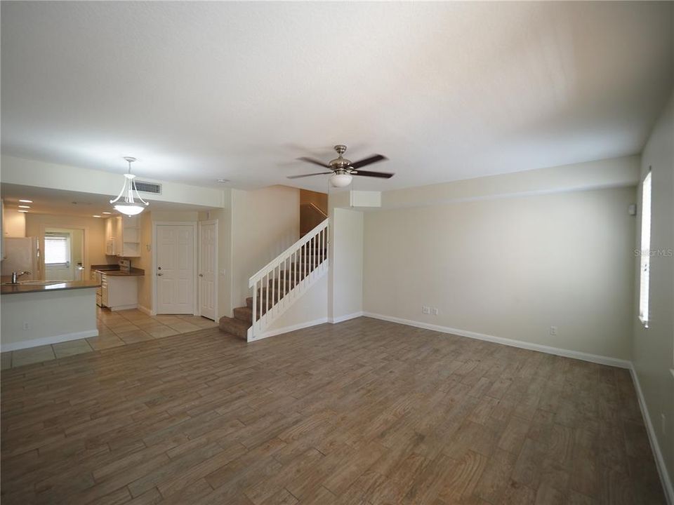 Active With Contract: $325,000 (3 beds, 2 baths, 1652 Square Feet)