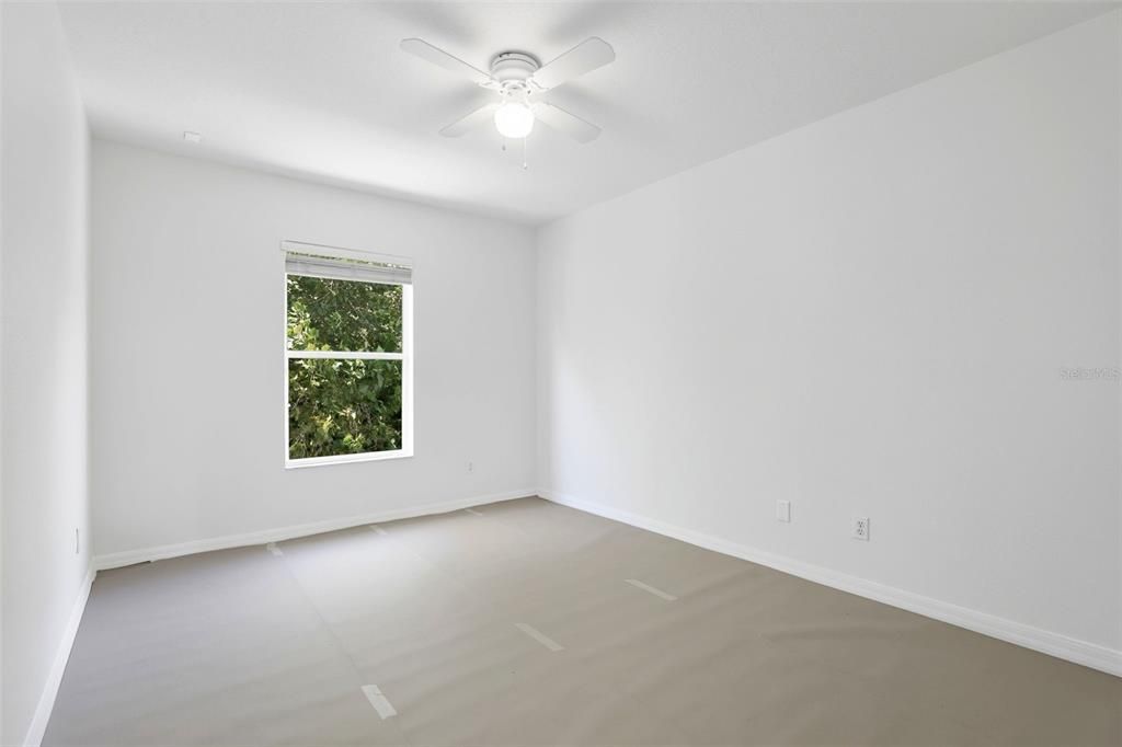 Под контрактом: $279,900 (3 спален, 2 ванн, 1915 Квадратных фут)