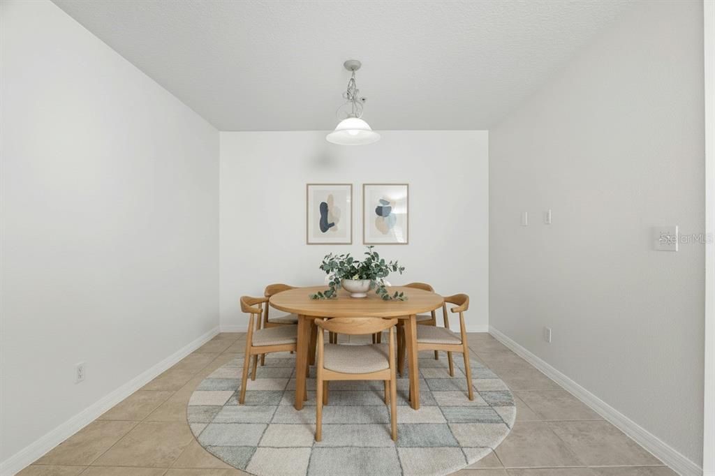 Под контрактом: $279,900 (3 спален, 2 ванн, 1915 Квадратных фут)