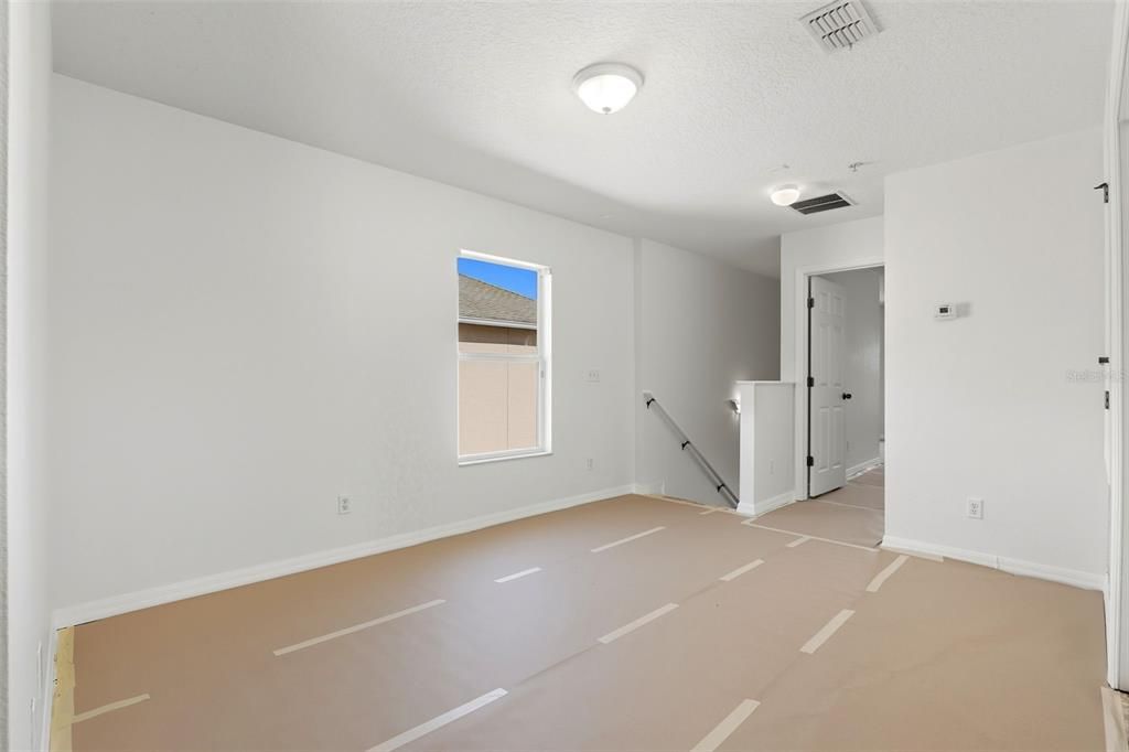 Под контрактом: $279,900 (3 спален, 2 ванн, 1915 Квадратных фут)