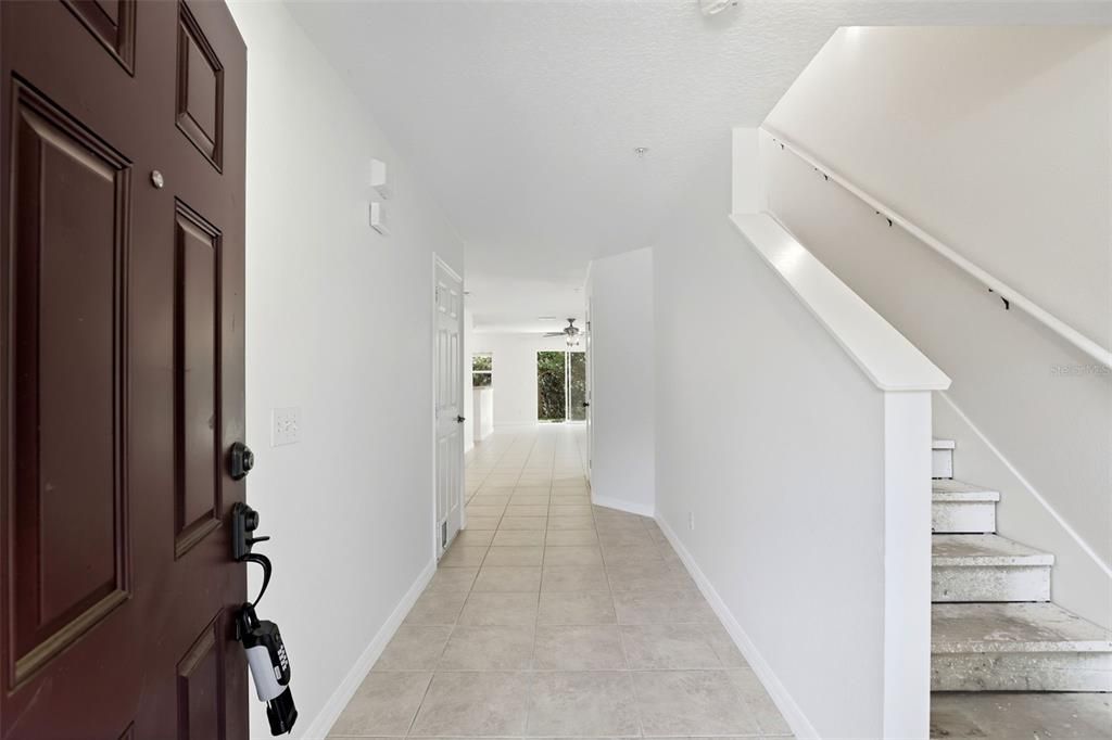 Под контрактом: $279,900 (3 спален, 2 ванн, 1915 Квадратных фут)