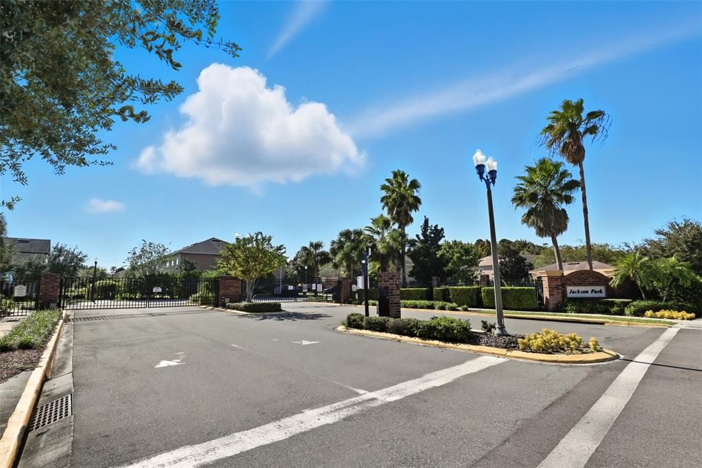 Под контрактом: $279,900 (3 спален, 2 ванн, 1915 Квадратных фут)