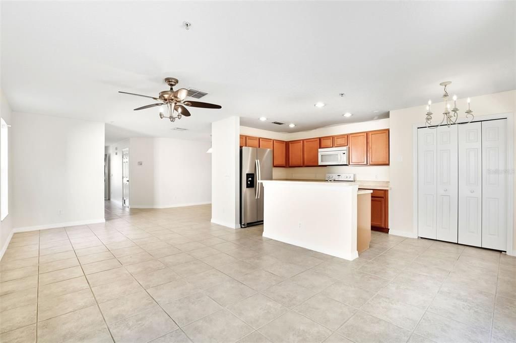 Под контрактом: $279,900 (3 спален, 2 ванн, 1915 Квадратных фут)