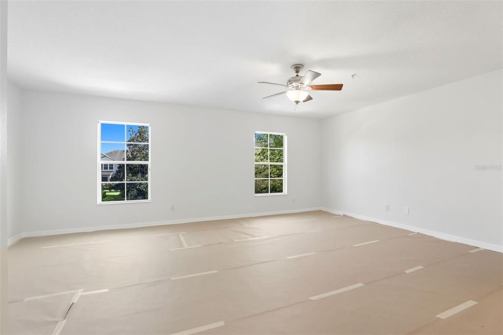 Под контрактом: $279,900 (3 спален, 2 ванн, 1915 Квадратных фут)