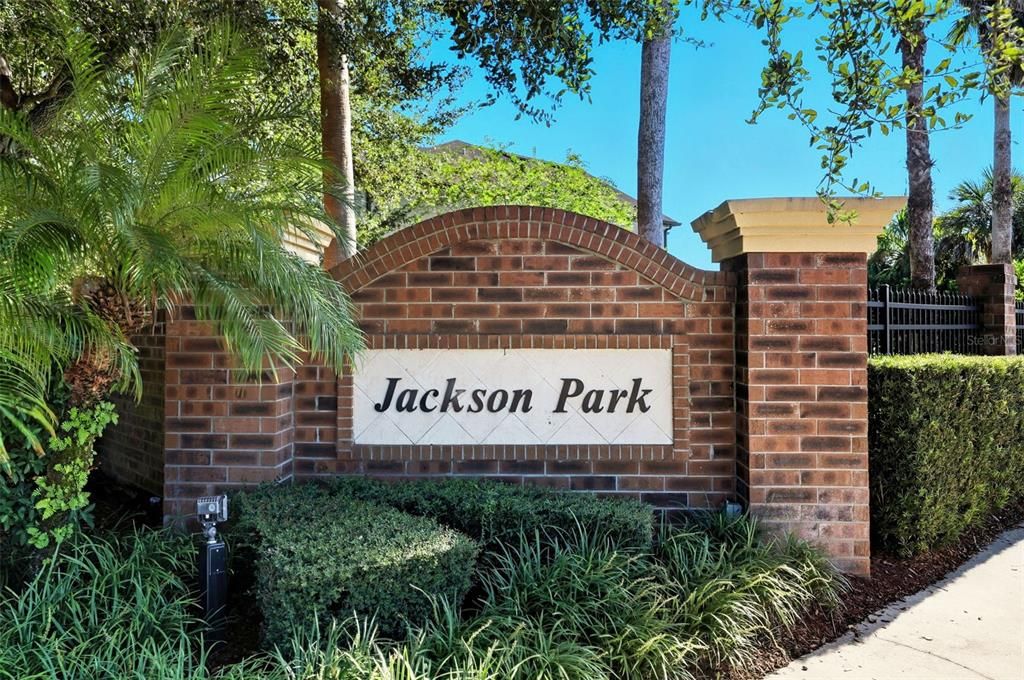 Под контрактом: $279,900 (3 спален, 2 ванн, 1915 Квадратных фут)