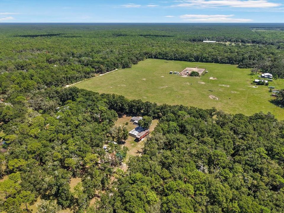 合同活跃: $325,000 (2 贝兹, 1 浴室, 864 平方英尺)