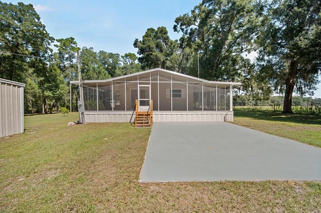 合同活跃: $325,000 (2 贝兹, 1 浴室, 864 平方英尺)