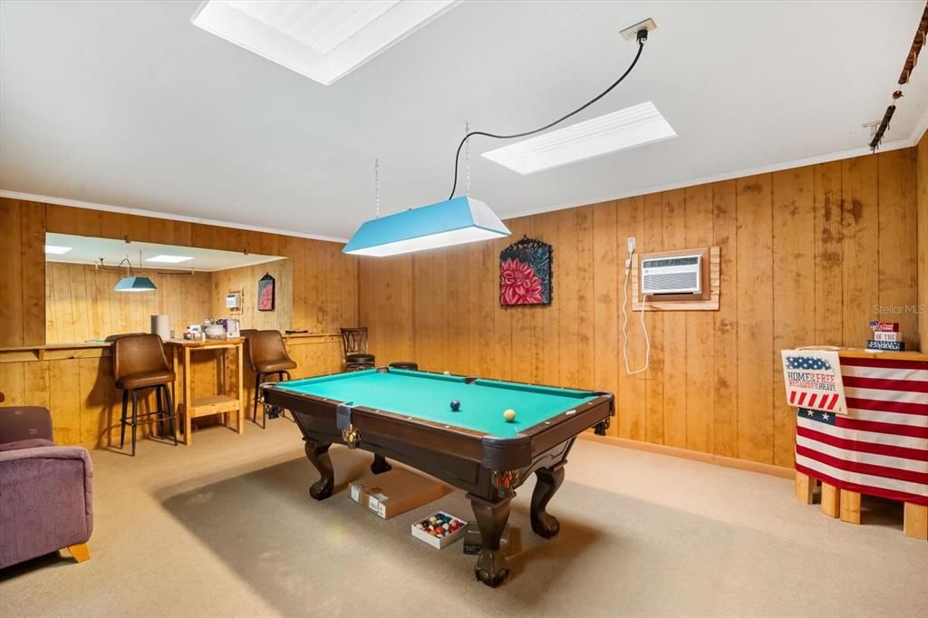 合同活跃: $325,000 (2 贝兹, 1 浴室, 864 平方英尺)