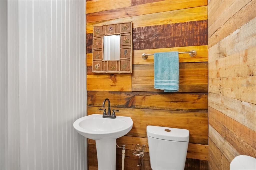 合同活跃: $325,000 (2 贝兹, 1 浴室, 864 平方英尺)