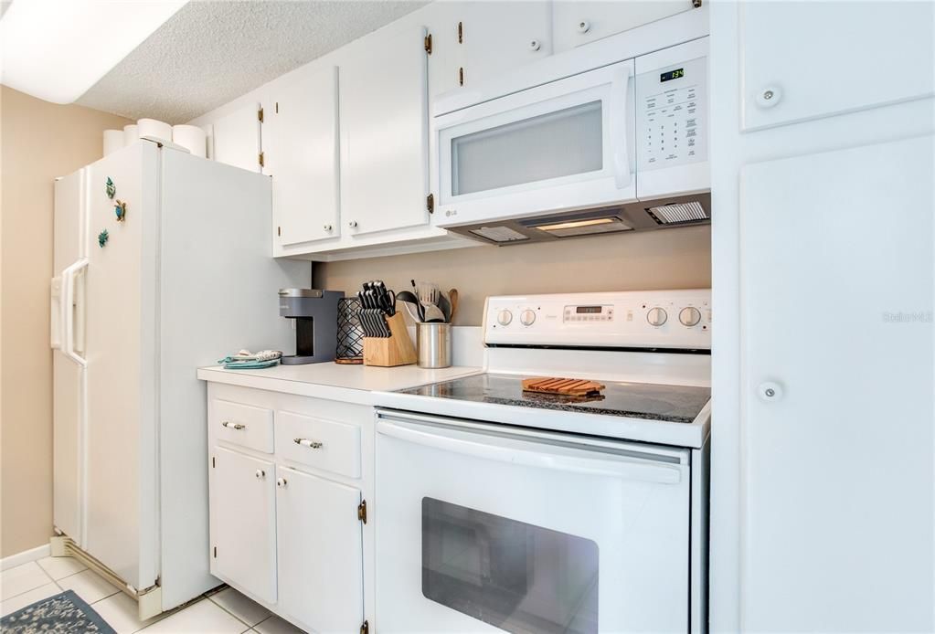 For Sale: $495,999 (1 beds, 1 baths, 755 Square Feet)