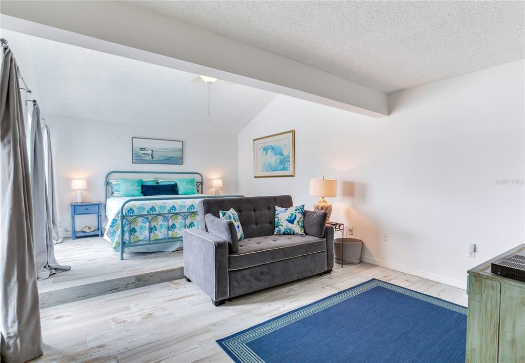 For Sale: $495,999 (1 beds, 1 baths, 755 Square Feet)