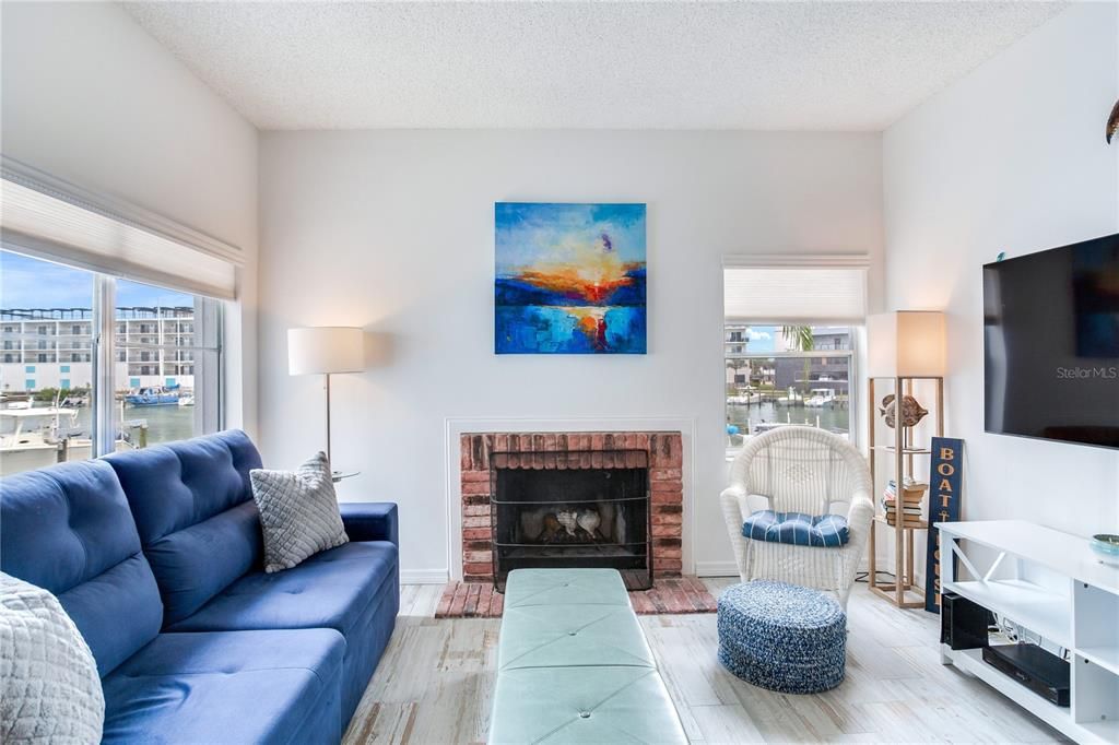 For Sale: $495,999 (1 beds, 1 baths, 755 Square Feet)