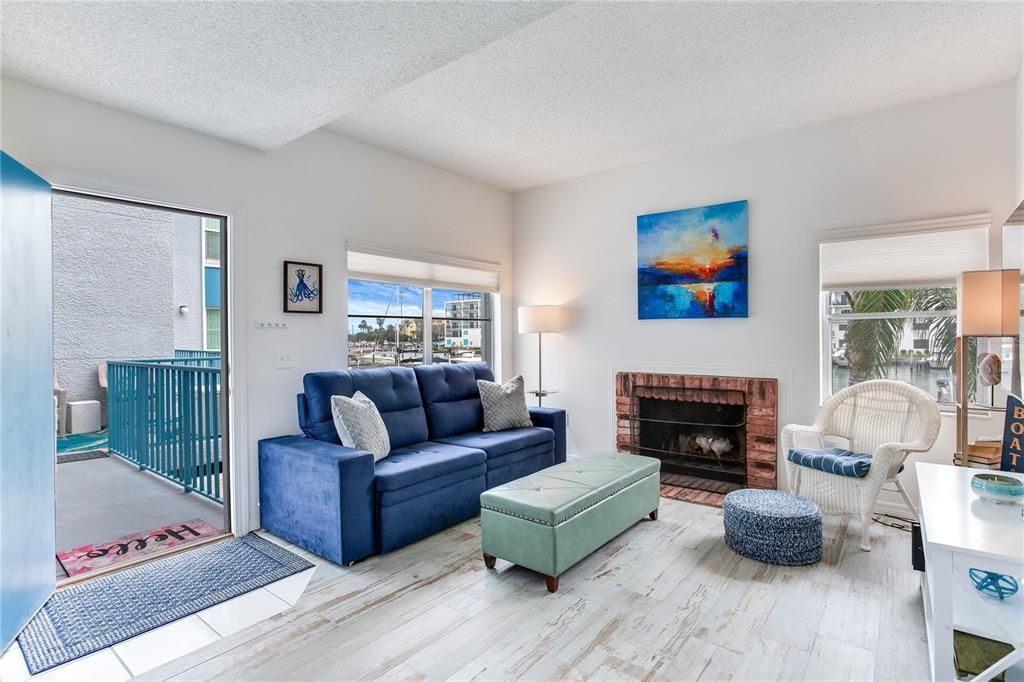 For Sale: $495,999 (1 beds, 1 baths, 755 Square Feet)