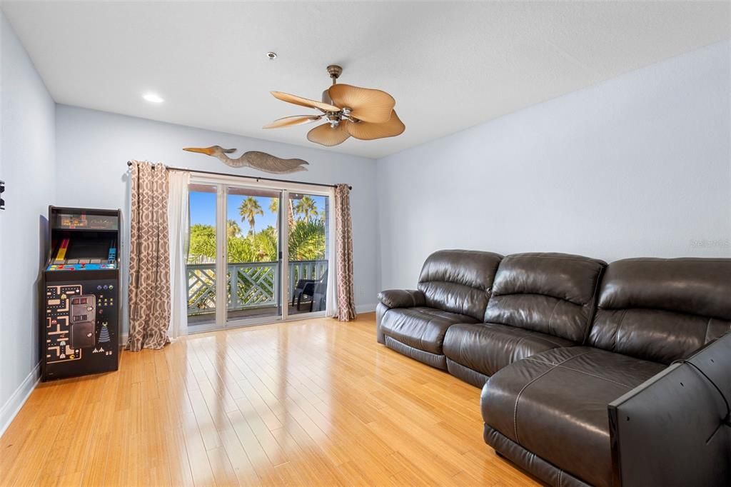 For Sale: $399,900 (2 beds, 2 baths, 1552 Square Feet)