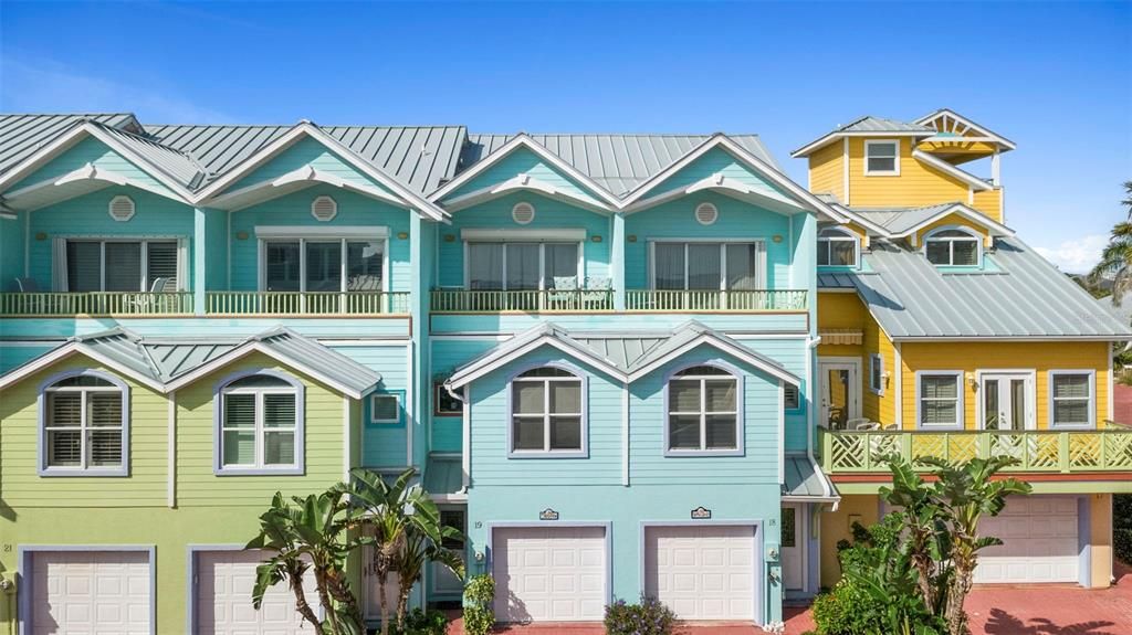 For Sale: $399,900 (2 beds, 2 baths, 1552 Square Feet)