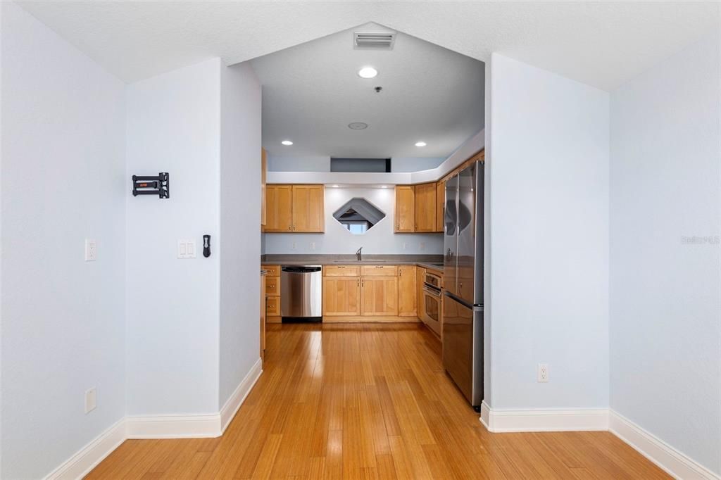 For Sale: $399,900 (2 beds, 2 baths, 1552 Square Feet)