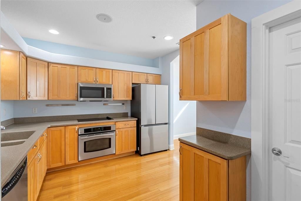 For Sale: $399,900 (2 beds, 2 baths, 1552 Square Feet)