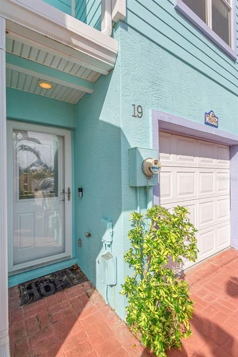 For Sale: $399,900 (2 beds, 2 baths, 1552 Square Feet)