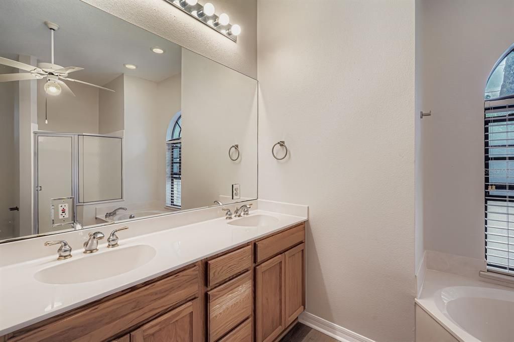 合同活跃: $345,000 (3 贝兹, 2 浴室, 1480 平方英尺)