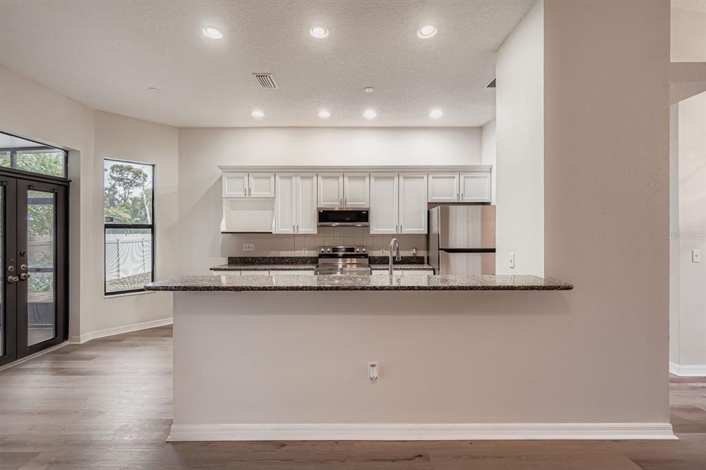 合同活跃: $345,000 (3 贝兹, 2 浴室, 1480 平方英尺)