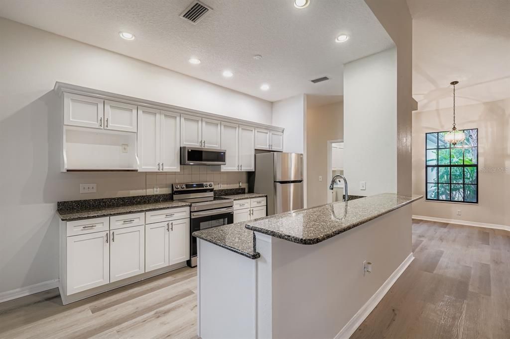 合同活跃: $345,000 (3 贝兹, 2 浴室, 1480 平方英尺)