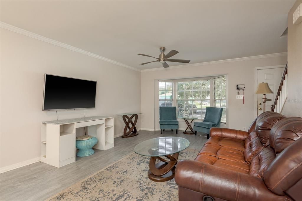 For Sale: $170,000 (2 beds, 1 baths, 1051 Square Feet)