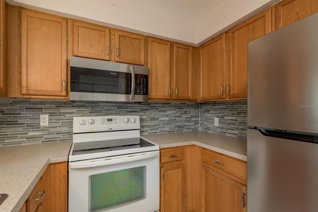 For Sale: $170,000 (2 beds, 1 baths, 1051 Square Feet)