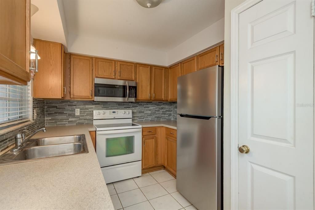 For Sale: $170,000 (2 beds, 1 baths, 1051 Square Feet)