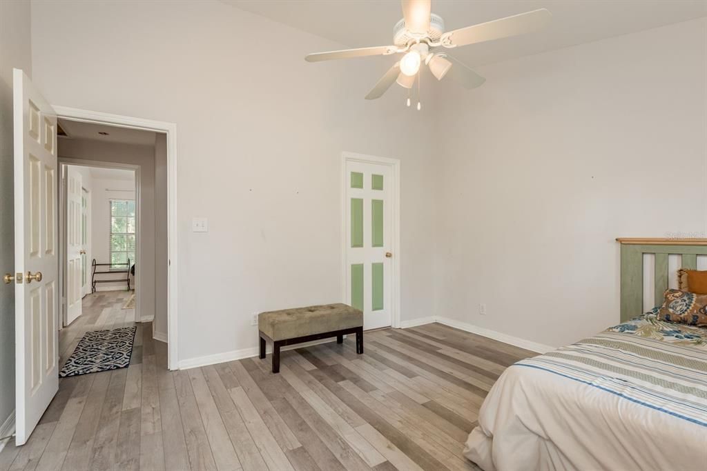 For Sale: $170,000 (2 beds, 1 baths, 1051 Square Feet)