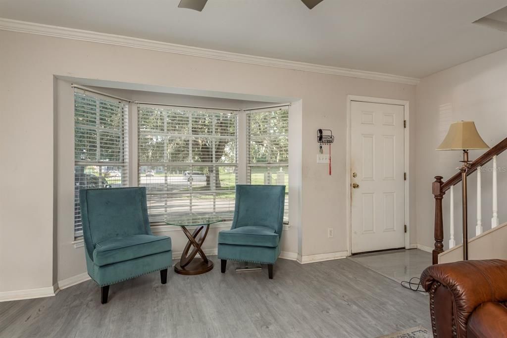 For Sale: $170,000 (2 beds, 1 baths, 1051 Square Feet)