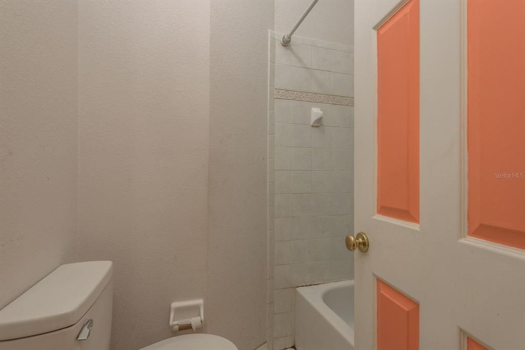 For Sale: $170,000 (2 beds, 1 baths, 1051 Square Feet)