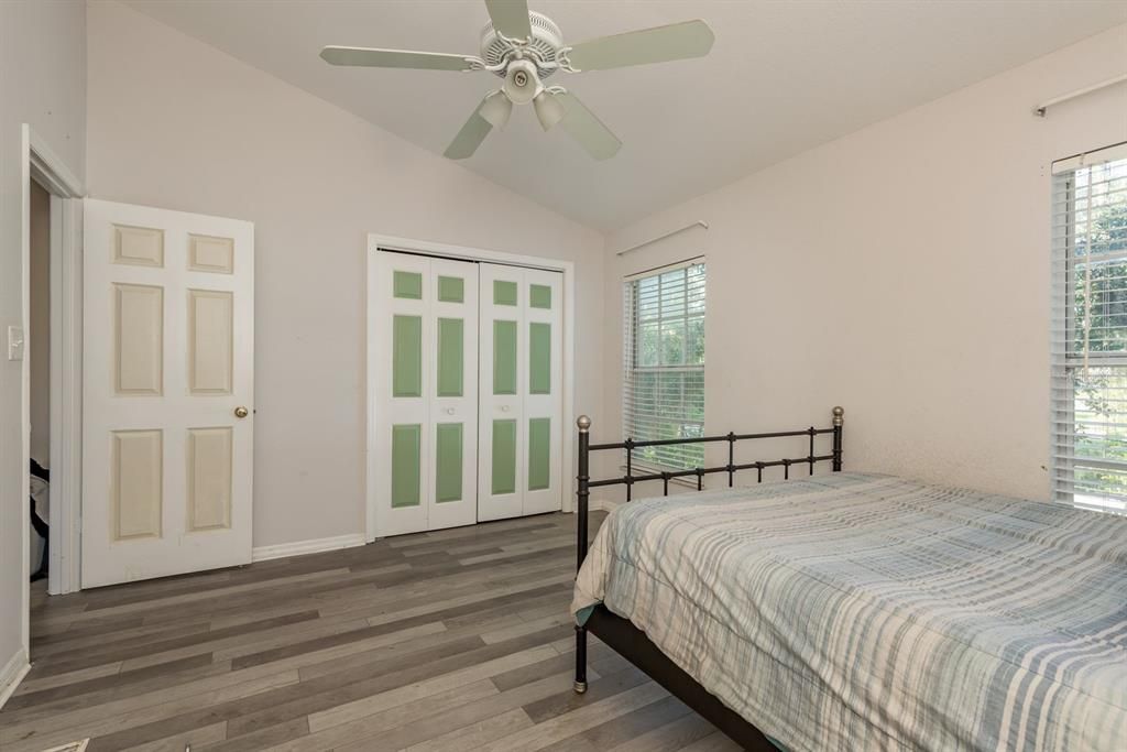 For Sale: $170,000 (2 beds, 1 baths, 1051 Square Feet)