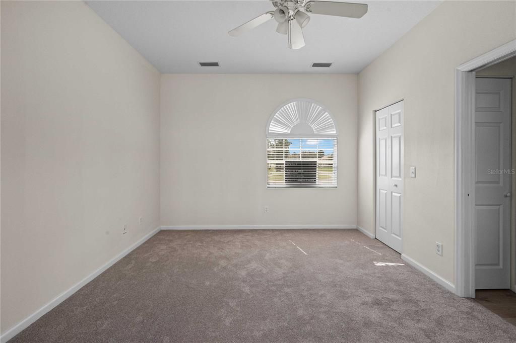 Activo con contrato: $340,000 (2 camas, 3 baños, 1835 Pies cuadrados)