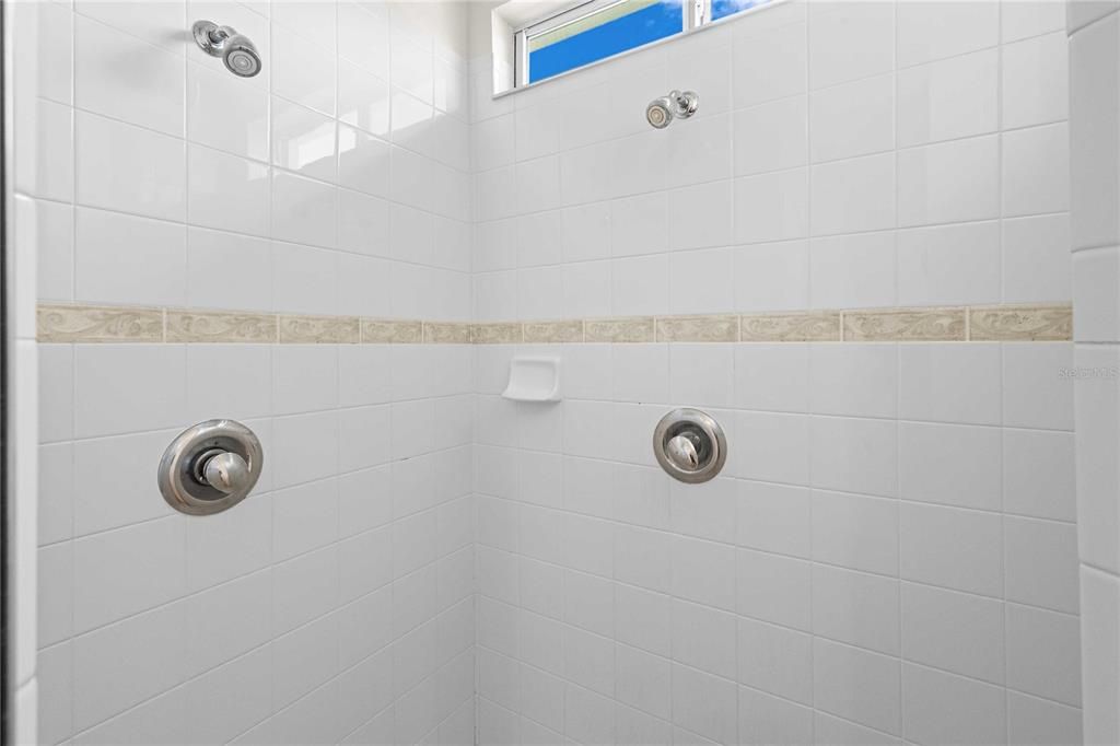 Activo con contrato: $340,000 (2 camas, 3 baños, 1835 Pies cuadrados)