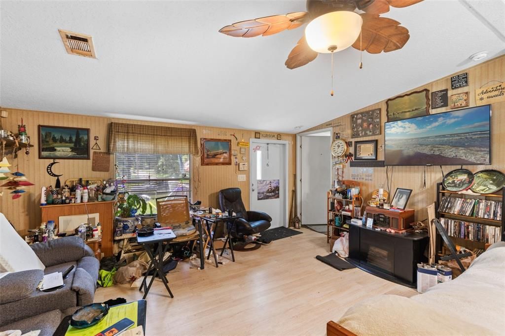 For Sale: $107,000 (2 beds, 2 baths, 960 Square Feet)