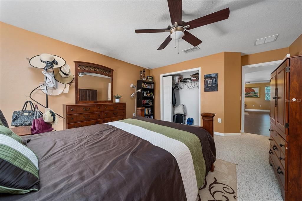 На продажу: $665,000 (5 спален, 3 ванн, 3642 Квадратных фут)