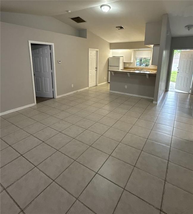 出租: $1,400 (3 贝兹, 2 浴室, 1125 平方英尺)