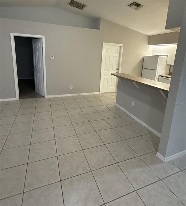 出租: $1,400 (3 贝兹, 2 浴室, 1125 平方英尺)