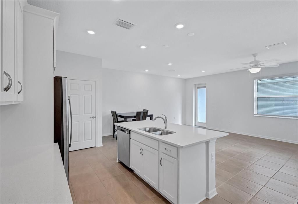 В аренду: $3,000 (3 спален, 2 ванн, 1912 Квадратных фут)