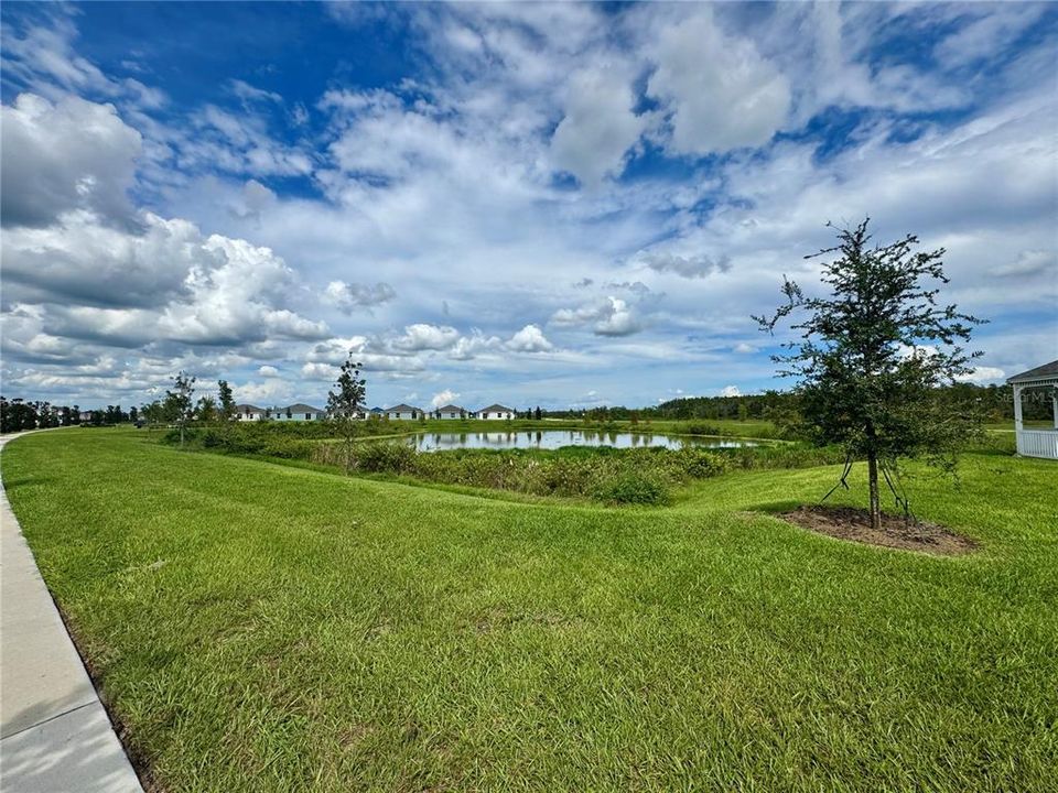 合同活跃: $2,099 (4 贝兹, 3 浴室, 2174 平方英尺)