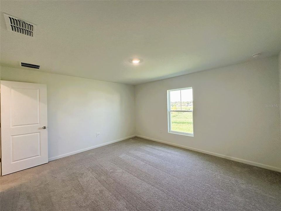 合同活跃: $2,099 (4 贝兹, 3 浴室, 2174 平方英尺)