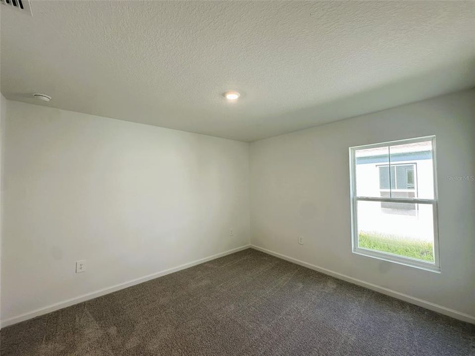 合同活跃: $2,099 (4 贝兹, 3 浴室, 2174 平方英尺)