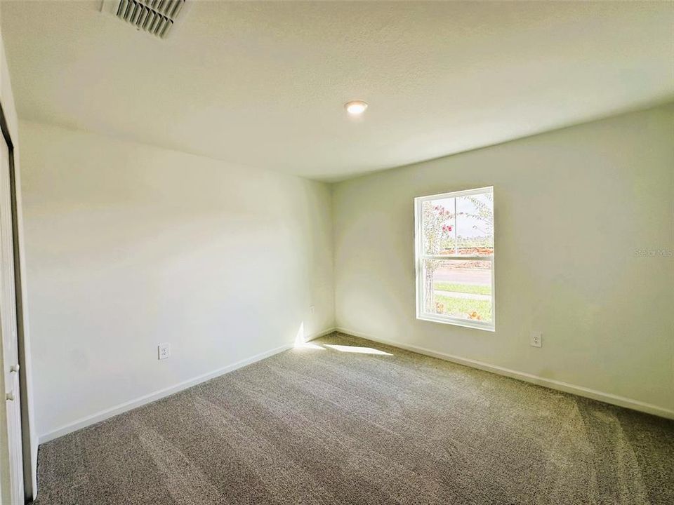 合同活跃: $2,099 (4 贝兹, 3 浴室, 2174 平方英尺)