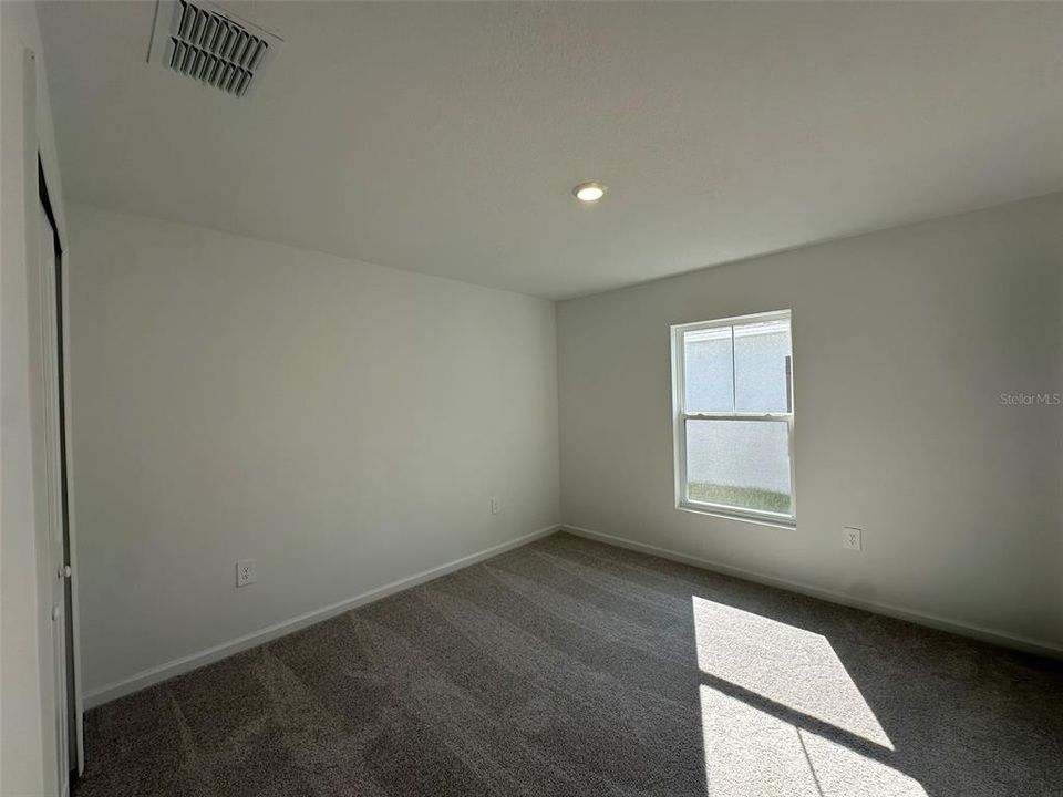 合同活跃: $2,099 (4 贝兹, 3 浴室, 2174 平方英尺)