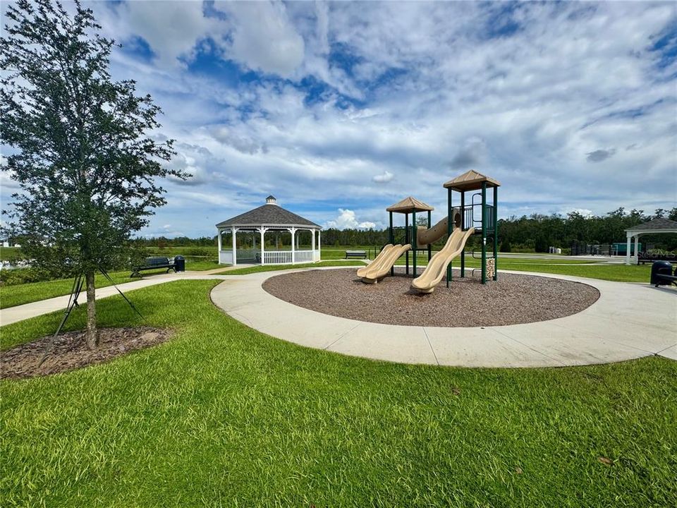 合同活跃: $2,099 (4 贝兹, 3 浴室, 2174 平方英尺)